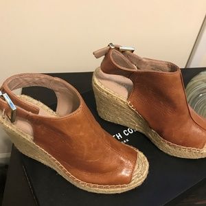 Kenneth Cole Sandals